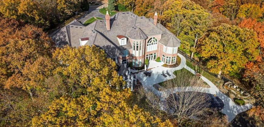 Homes for Sale in Parkville, MO 64152 | 6006  West Shore Court