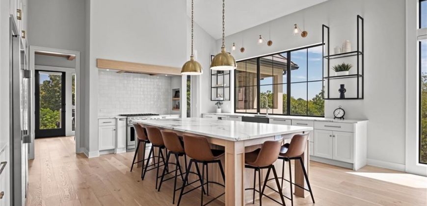 Homes for Sale in Parkville, MO 64152 | 7390 N National Drive