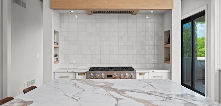 Homes for Sale in Parkville, MO 64152 | 7390 N National Drive