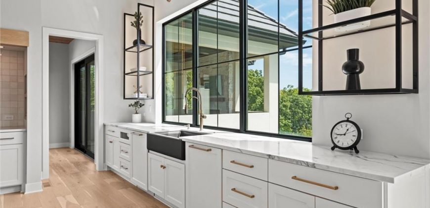 Homes for Sale in Parkville, MO 64152 | 7390 N National Drive