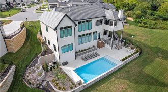 Homes for Sale in Parkville, MO 64152 | 7390 N National Drive