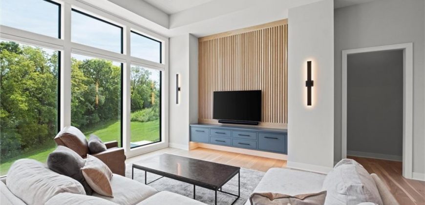 Homes for Sale in Parkville, MO 64152 | 7390 N National Drive