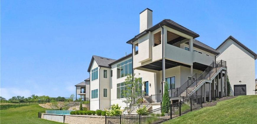 Homes for Sale in Parkville, MO 64152 | 7390 N National Drive