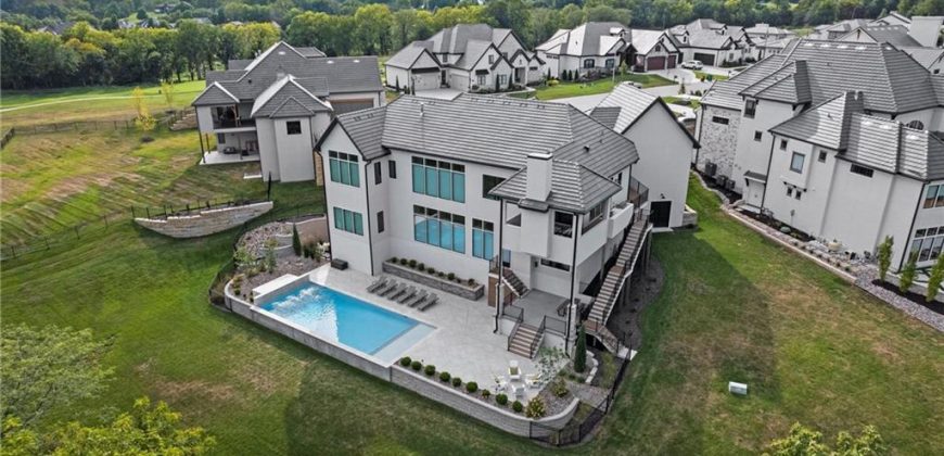 Homes for Sale in Parkville, MO 64152 | 7390 N National Drive