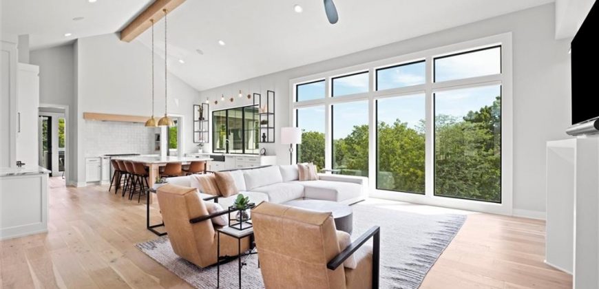 Homes for Sale in Parkville, MO 64152 | 7390 N National Drive