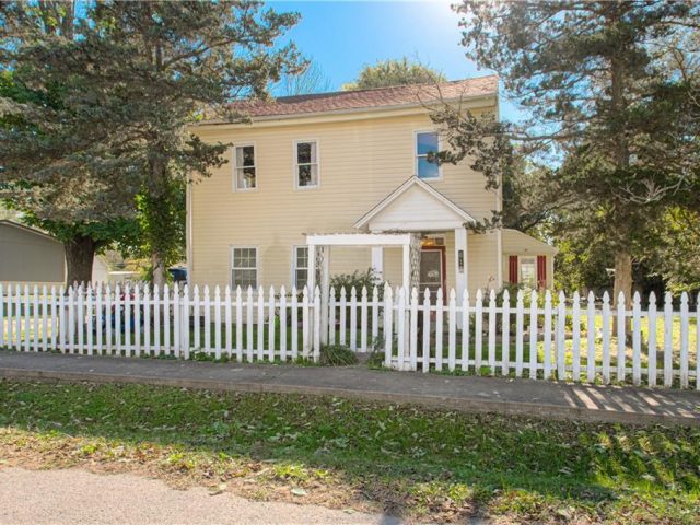 Homes for Sale in Missouri City, MO 64072 | 611  Main Street