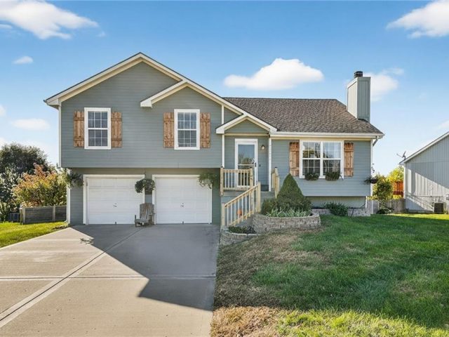 Homes for Sale in Kansas City, MO 64157 | 9305 NE Paw Paw Drive