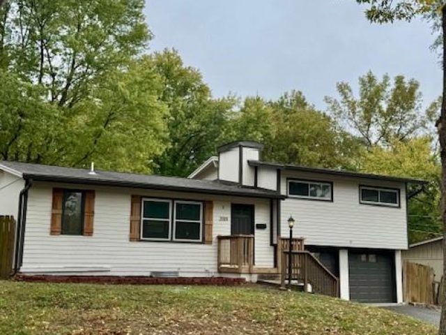 Homes for Sale in Gladstone, MO 64118 | 2001 NE 62ND Street