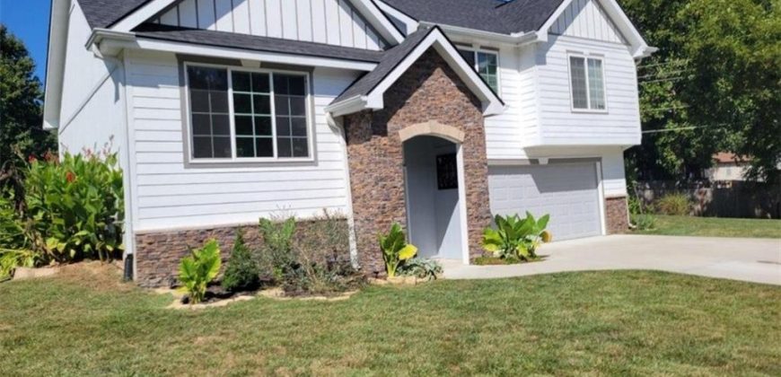 Homes for Sale in Parkville, MO 64152 | 5716 NW Creekview Drive