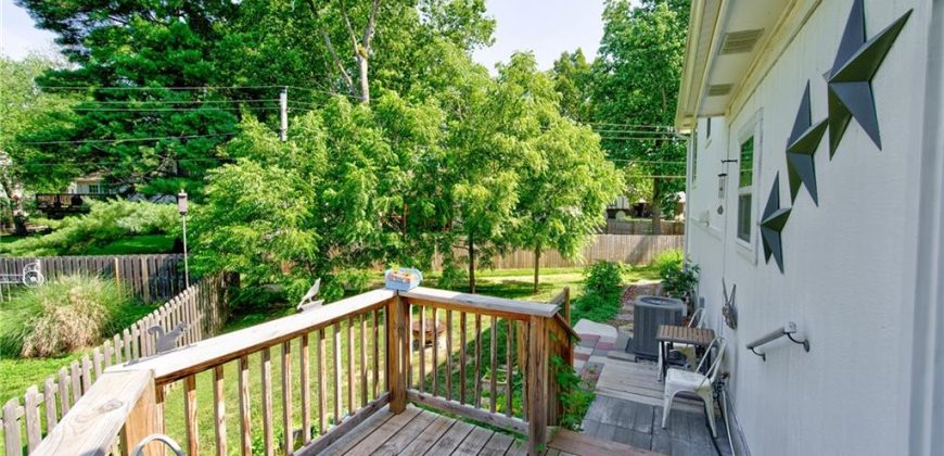 Homes for Sale in Parkville, MO 64152 | 5716 NW Creekview Drive