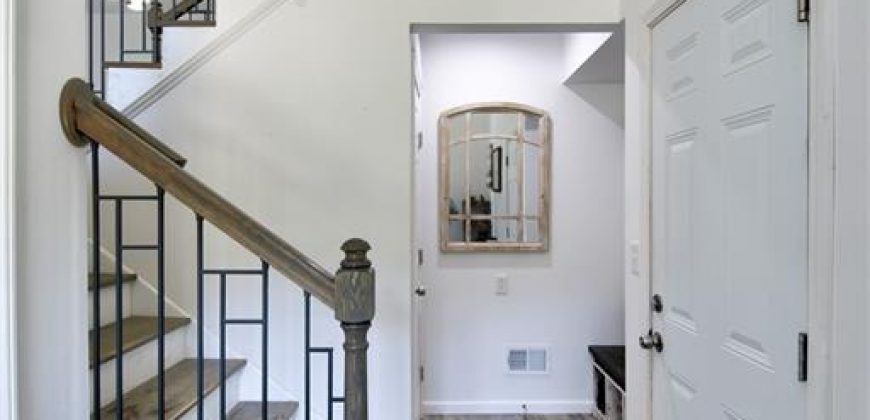 Homes for Sale in Parkville, MO 64152 | 5716 NW Creekview Drive