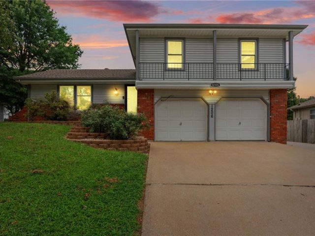 Homes for Sale in Kansas City, MO 64118 | 1206 NE 81st Terrace