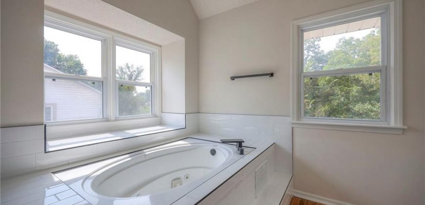 Homes for Sale in Liberty, MO 64068 | 1124  Amesbury Avenue