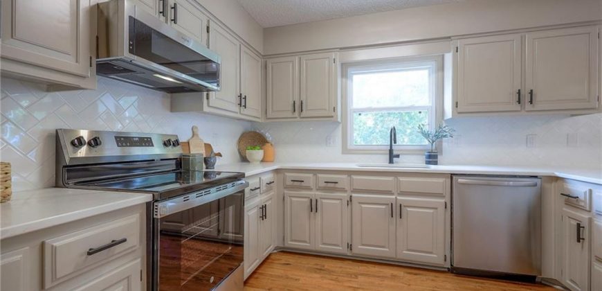 Homes for Sale in Liberty, MO 64068 | 1124  Amesbury Avenue