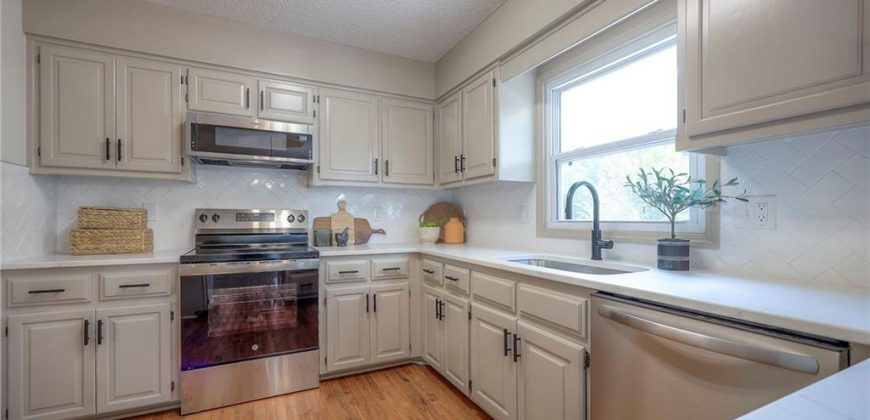 Homes for Sale in Liberty, MO 64068 | 1124  Amesbury Avenue