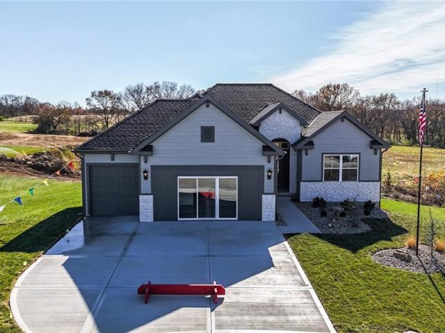 Homes for Sale in Kansas City, MO 64165 | 12151 N Forest Court