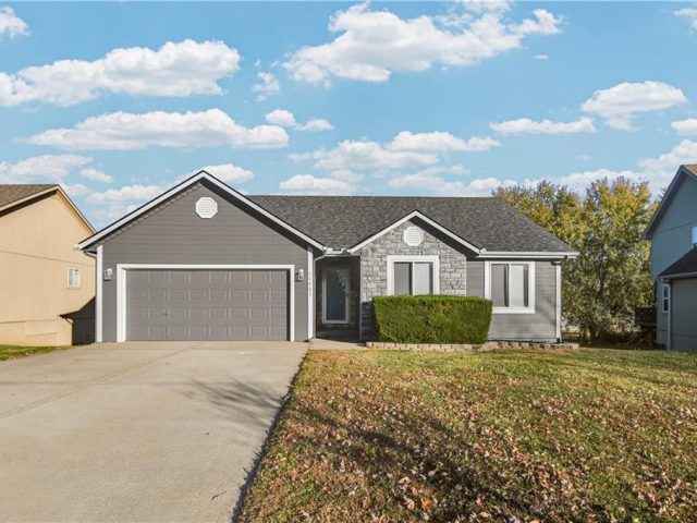 Homes for Sale in Kansas City, MO 64157 | 11425  Manning Avenue