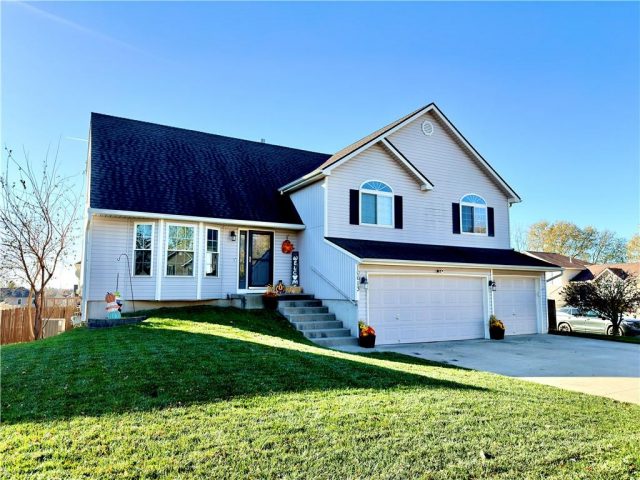 Homes for Sale in Kansas City, MO 64153 | 10613 NW 86th Street