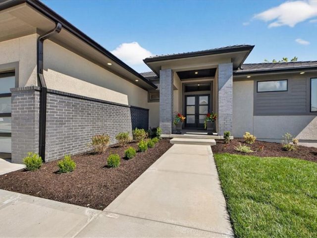 Homes for Sale in Kansas City, MO 64151 | 5907 N Lucerne Avenue