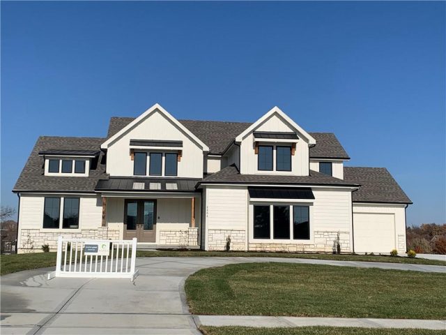 Homes for Sale in Kansas City, MO 64155 | 2304 NE Shoal Creek Parkway