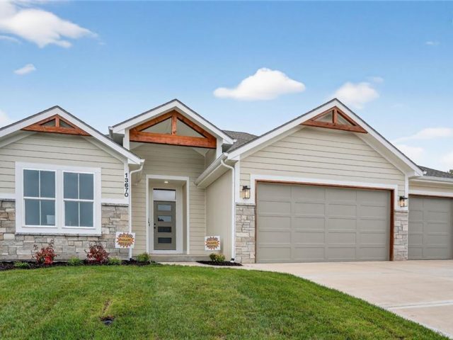 Homes for Sale in Parkville, MO 64152 | 13670 NW 71st Street