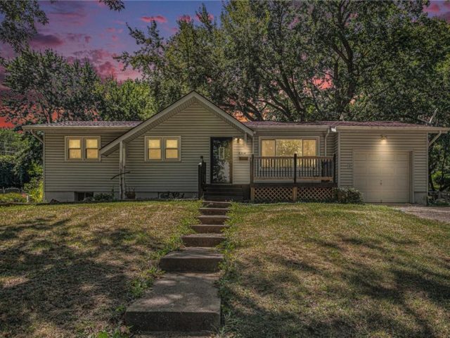 Homes for Sale in Gladstone, MO 64118 | 6314 N Wabash Avenue