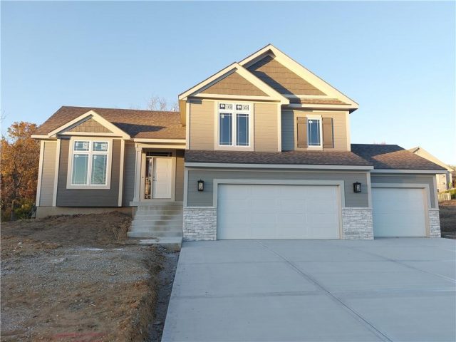 Homes for Sale in Parkville, MO 64152 | 8580 NW 75th Terrace