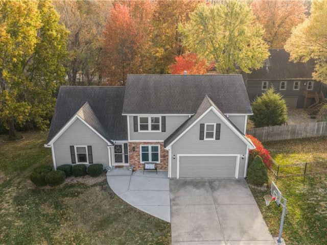 Homes for Sale in Liberty, MO 64068 | 947  Ellis Street