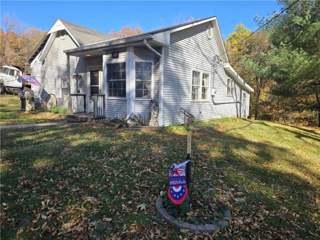 Homes for Sale in Missouri City, MO 64072 | 626  wood Street