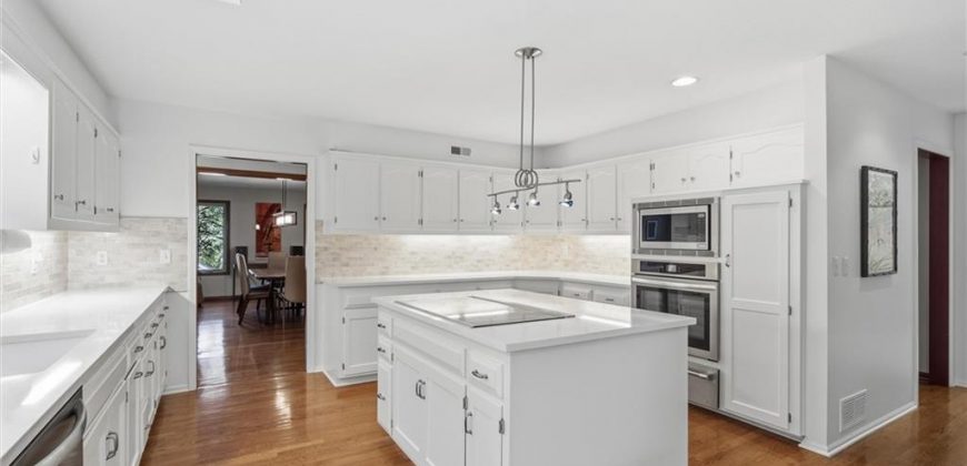 Homes for Sale in Kansas City, MO 64116 | 308 NW Briarcliff Circle