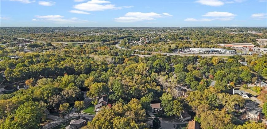 Homes for Sale in Kansas City, MO 64116 | 308 NW Briarcliff Circle