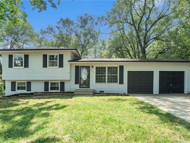 Homes for Sale in Liberty, MO 64068 | 215  Grant Street