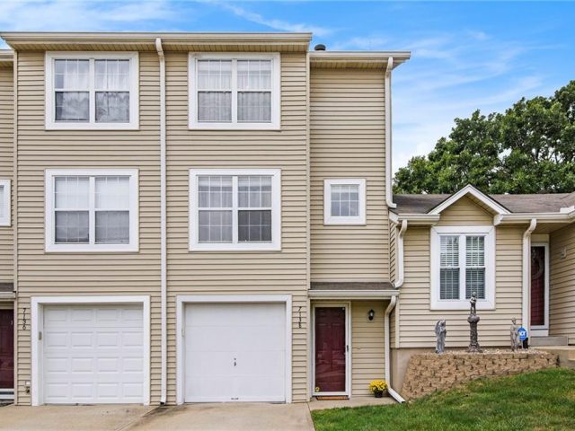 Homes for Sale in Gladstone, MO 64119 | 7138 NE KINGSTON Court