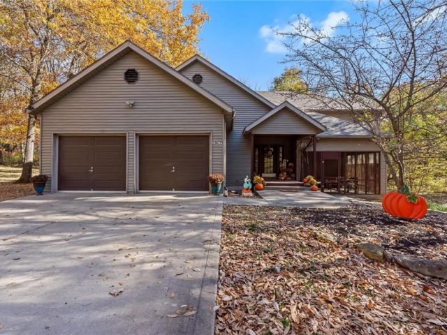 Homes for Sale in Kearney, MO 64060 | 15617  Oakmont Drive