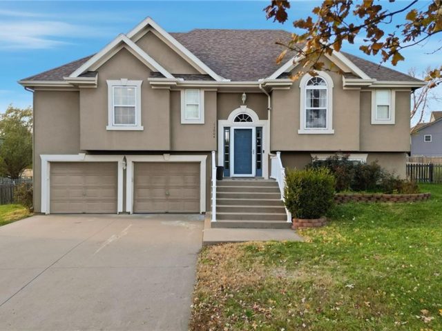 Homes for Sale in Kansas City, MO 64157 | 11004 N Hunter Avenue