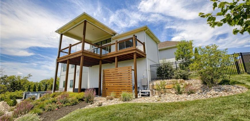 Homes for Sale in Riverside, MO 64150 | 4150  Palisades Point