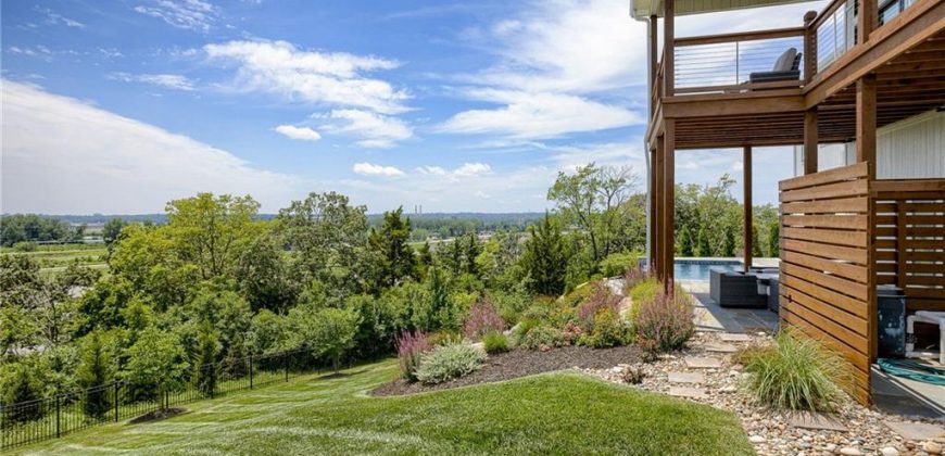 Homes for Sale in Riverside, MO 64150 | 4150  Palisades Point