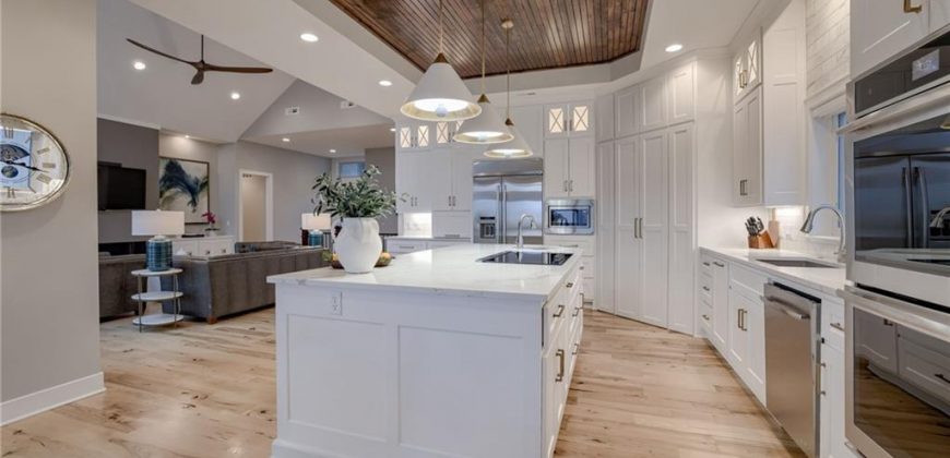 Homes for Sale in Riverside, MO 64150 | 4150  Palisades Point