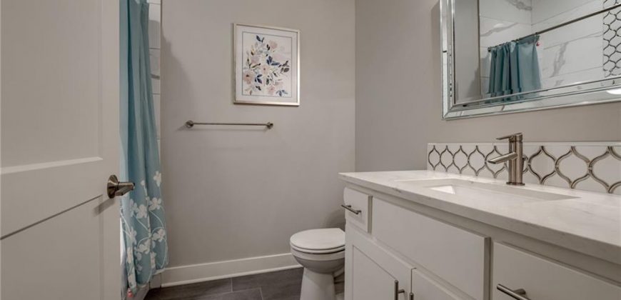 Homes for Sale in Riverside, MO 64150 | 4150  Palisades Point