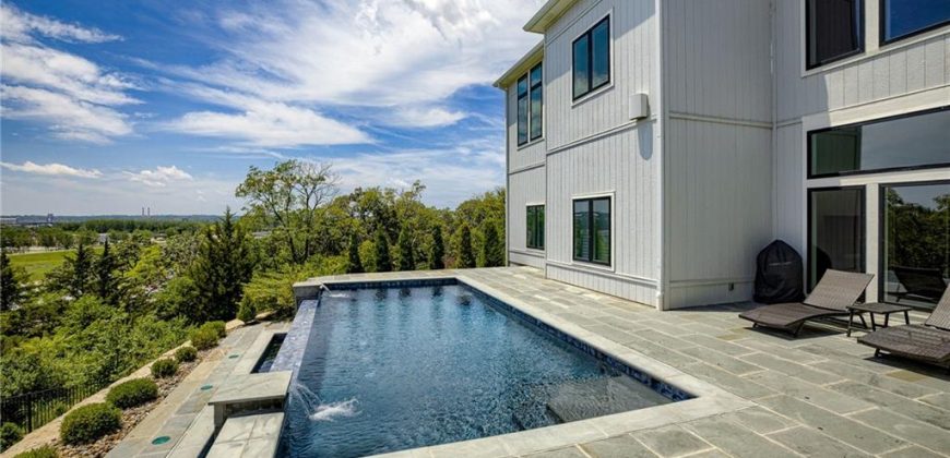 Homes for Sale in Riverside, MO 64150 | 4150  Palisades Point