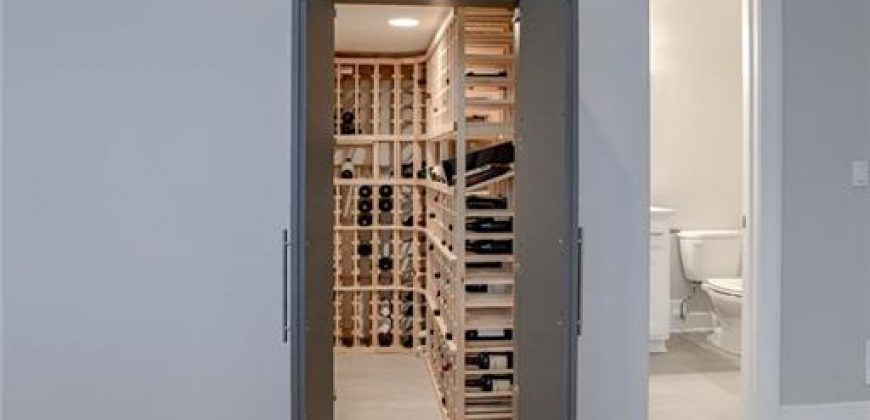 Homes for Sale in Riverside, MO 64150 | 4150  Palisades Point