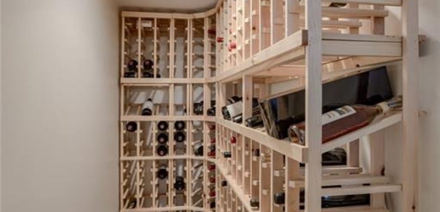 Homes for Sale in Riverside, MO 64150 | 4150  Palisades Point