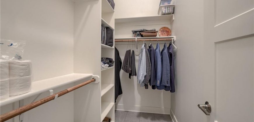 Homes for Sale in Riverside, MO 64150 | 4150  Palisades Point