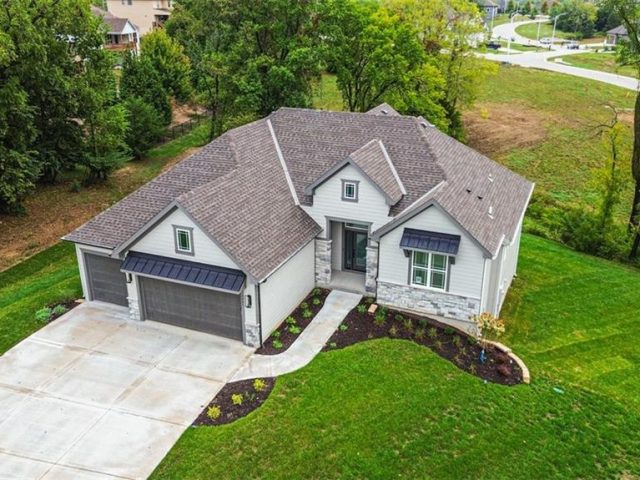 Homes for Sale in Kansas City, MO 64151 | 7007 N Kirkwood Avenue