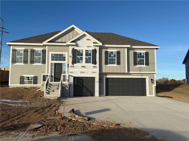 Homes for Sale in Liberty, MO 64068 | 988  Poplar Lane