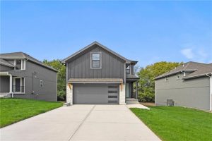 11218-N-Oak-Trafficway-mls-2560012-image-1