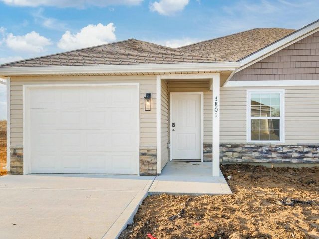 Homes for Sale in Kansas City, MO 64154 | 3827 NW 93rd Street