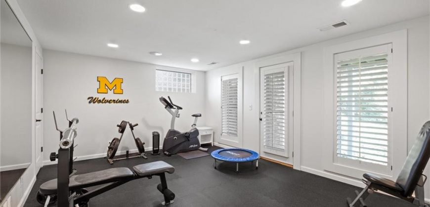 Homes for Sale in Parkville, MO 64152 | 8190  Shoreline Drive