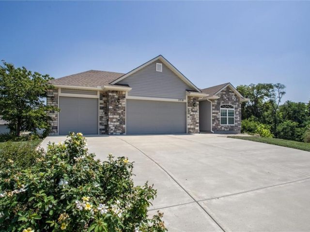 Homes for Sale in Kansas City, MO 64154 | 3718 NW 96th Court