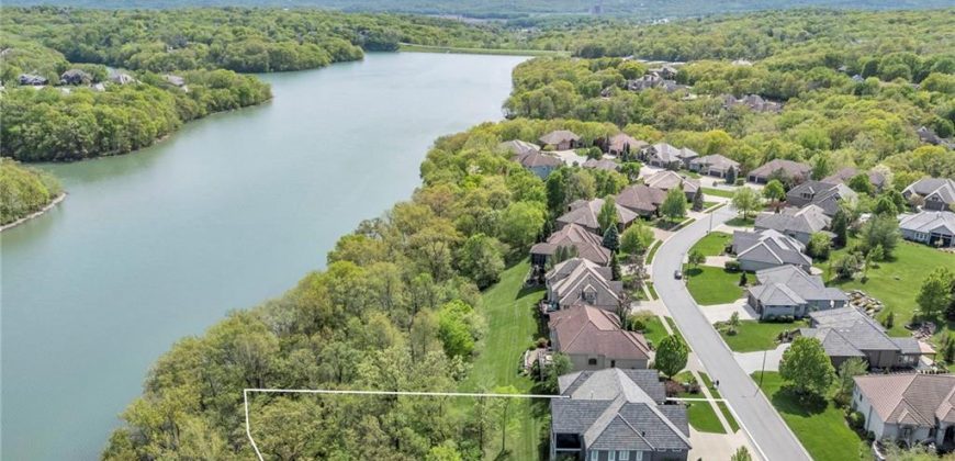 Homes for Sale in Parkville, MO 64152 | 6325  Edgewater Drive